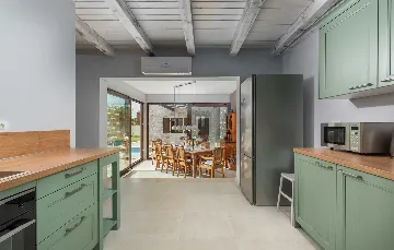 Private Pool Villa for 8 Guests in Vosteni