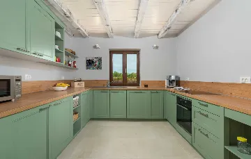 Private Pool Villa for 8 Guests in Vosteni