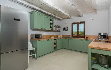 Private Pool Villa for 8 Guests in Vosteni