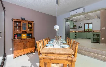 Private Pool Villa for 8 Guests in Vosteni