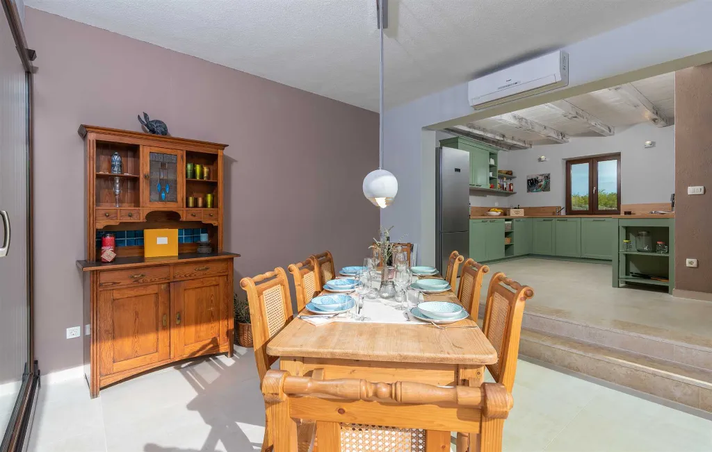 Private Pool Villa for 8 Guests in Vosteni