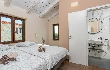 Private Pool Villa for 8 Guests in Vosteni