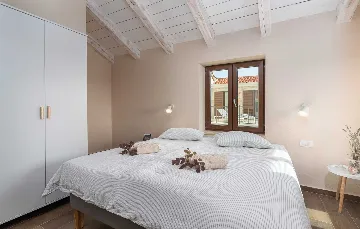 Private Pool Villa for 8 Guests in Vosteni