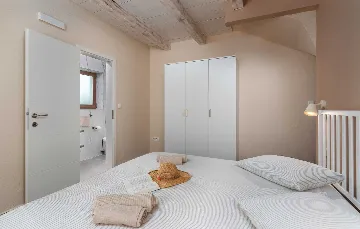 Private Pool Villa for 8 Guests in Vosteni