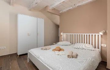 Private Pool Villa for 8 Guests in Vosteni