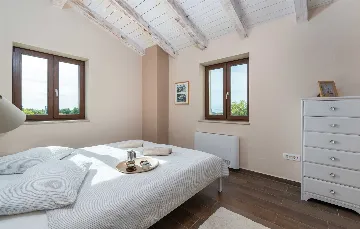 Private Pool Villa for 8 Guests in Vosteni