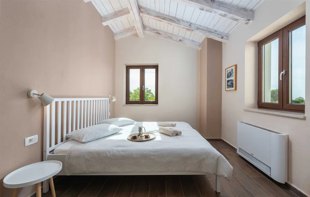 Private Pool Villa for 8 Guests in Vosteni