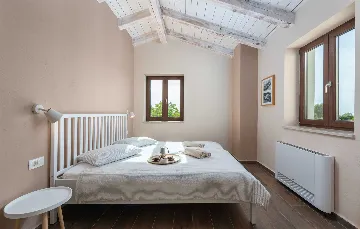 Private Pool Villa for 8 Guests in Vosteni