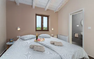 Private Pool Villa for 8 Guests in Vosteni