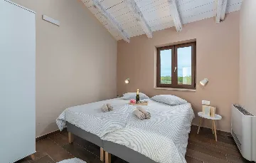 Private Pool Villa for 8 Guests in Vosteni