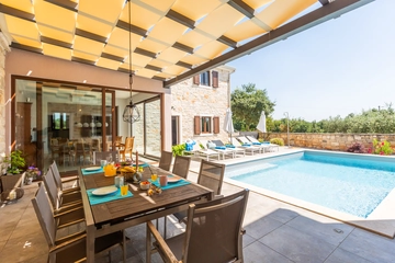 Private Pool Villa for 8 Guests in Vosteni