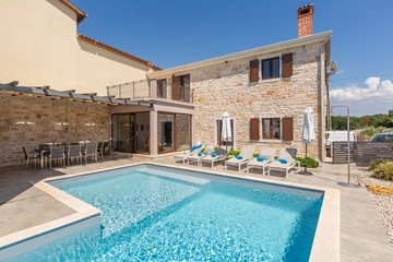 Private Pool Villa for 8 Guests in Vosteni