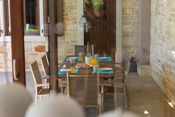 Private Pool Villa for 8 Guests in Vosteni