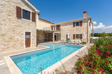 Private Pool Villa for 8 Guests in Vosteni