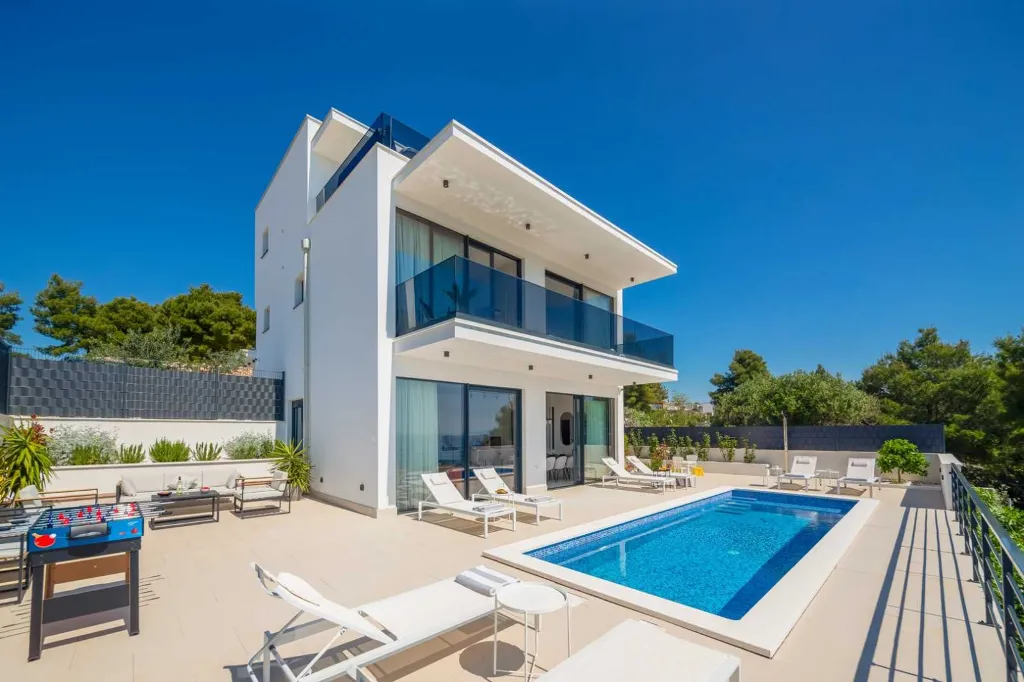 Okrug Gornji Villa with Private Pool & Jacuzzi