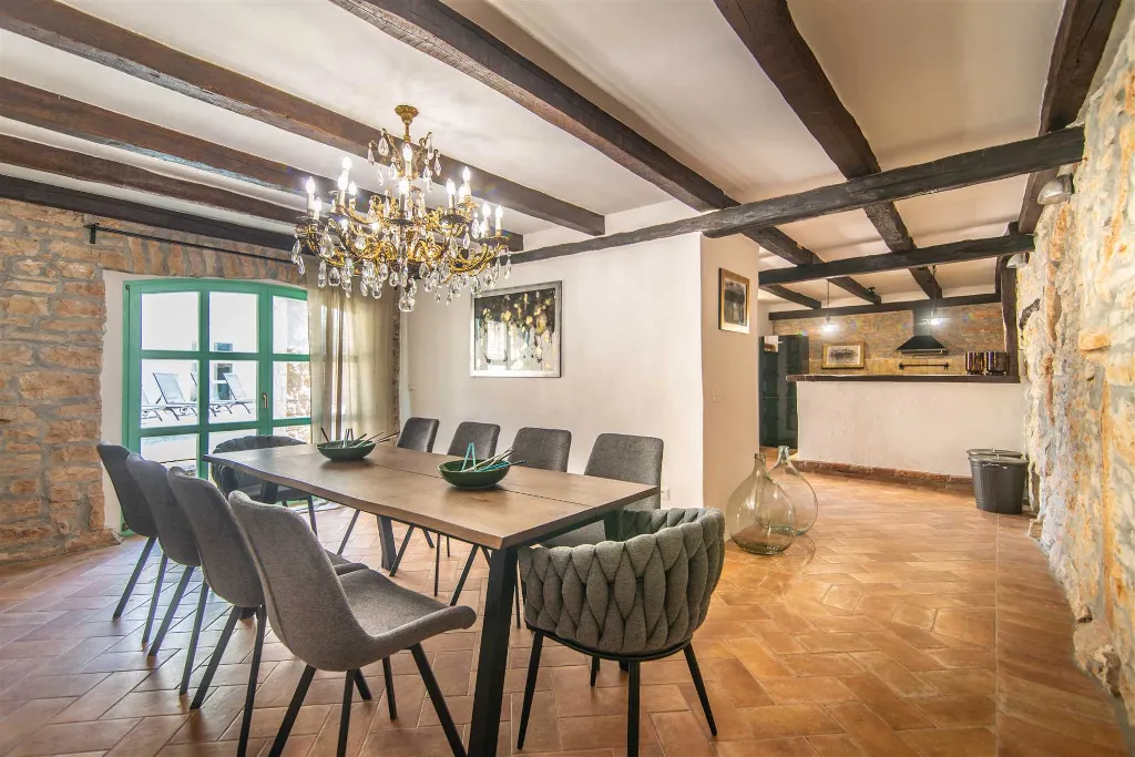 4-Bedroom Villa in Sveti Lovreč with Private Pool