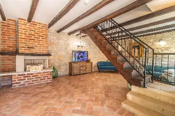 4-Bedroom Villa in Sveti Lovreč with Private Pool