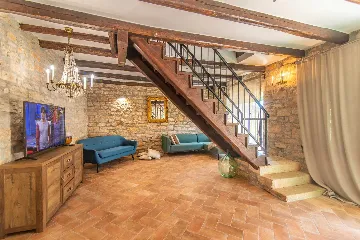 4-Bedroom Villa in Sveti Lovreč with Private Pool