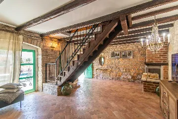 4-Bedroom Villa in Sveti Lovreč with Private Pool