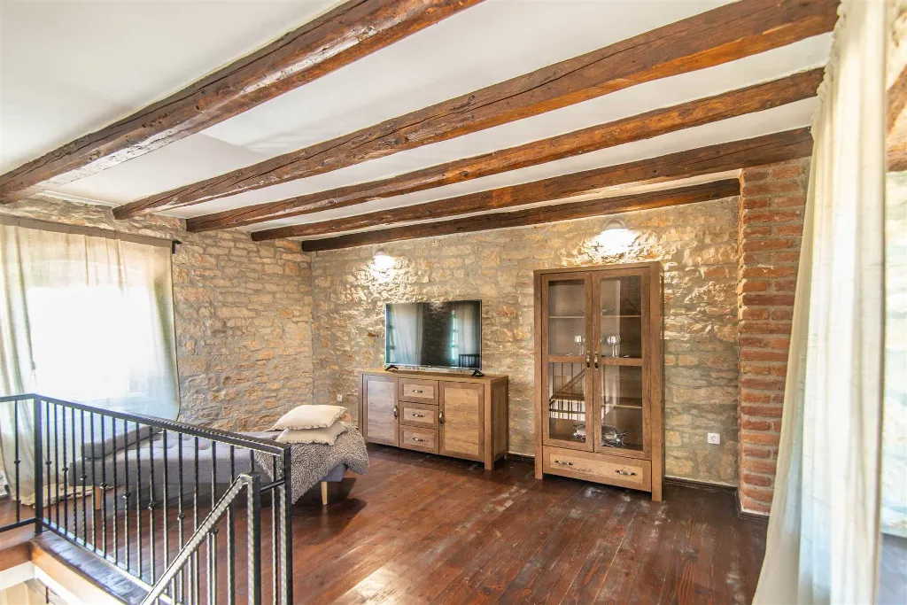 4-Bedroom Villa in Sveti Lovreč with Private Pool