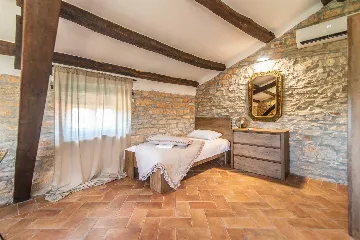 4-Bedroom Villa in Sveti Lovreč with Private Pool