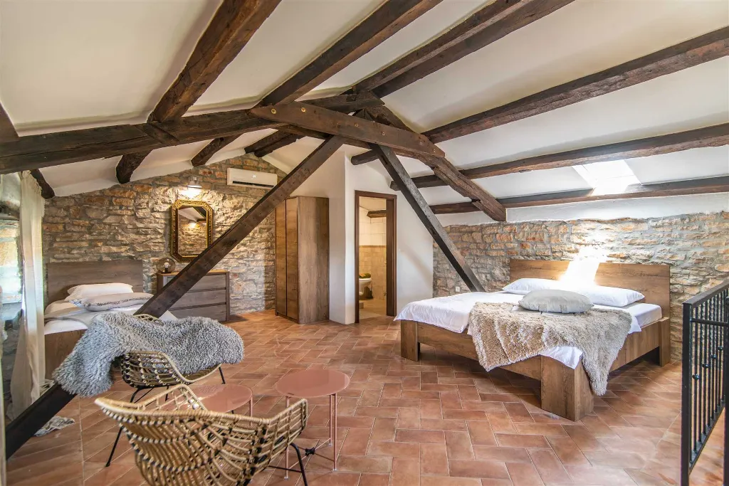 4-Bedroom Villa in Sveti Lovreč with Private Pool