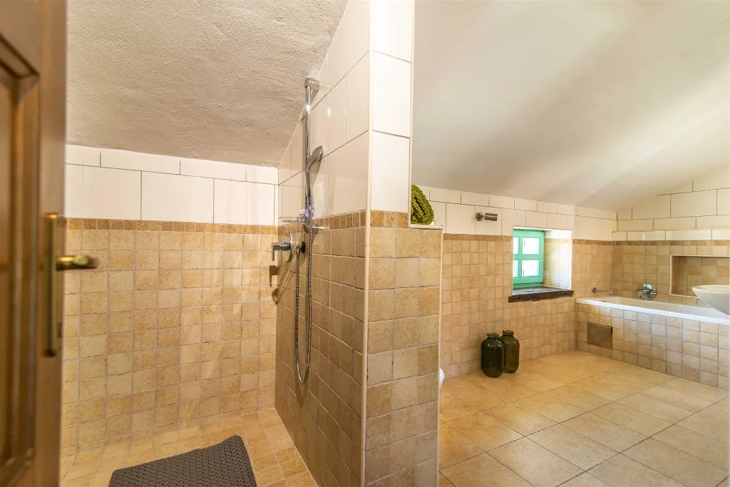 4-Bedroom Villa in Sveti Lovreč with Private Pool