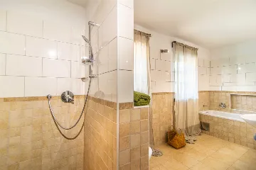 4-Bedroom Villa in Sveti Lovreč with Private Pool