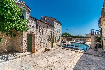 4-Bedroom Villa in Sveti Lovreč with Private Pool