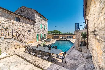 4-Bedroom Villa in Sveti Lovreč with Private Pool