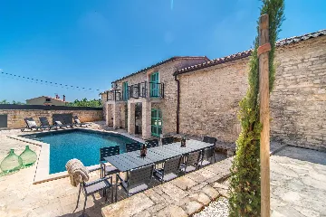 4-Bedroom Villa in Sveti Lovreč with Private Pool