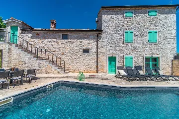 4-Bedroom Villa in Sveti Lovreč with Private Pool