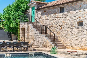4-Bedroom Villa in Sveti Lovreč with Private Pool