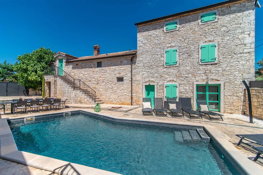 4-Bedroom Villa in Sveti Lovreč with Private Pool
