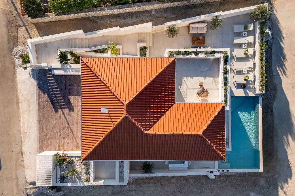 4-Bedroom Villa with Heated Pool in Splitska