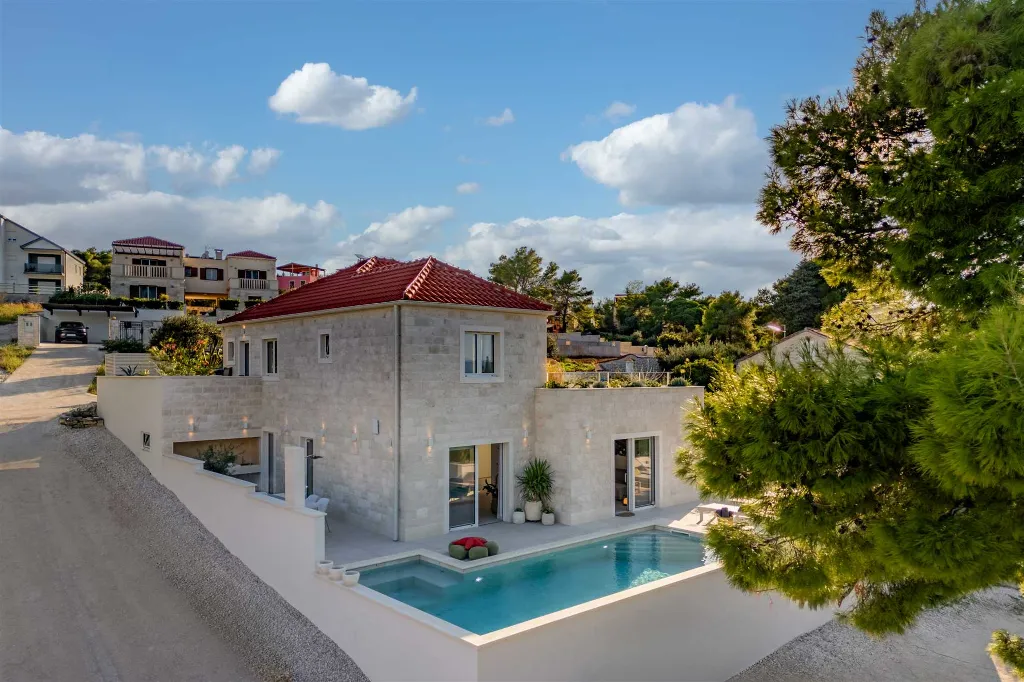 4-Bedroom Villa with Heated Pool in Splitska