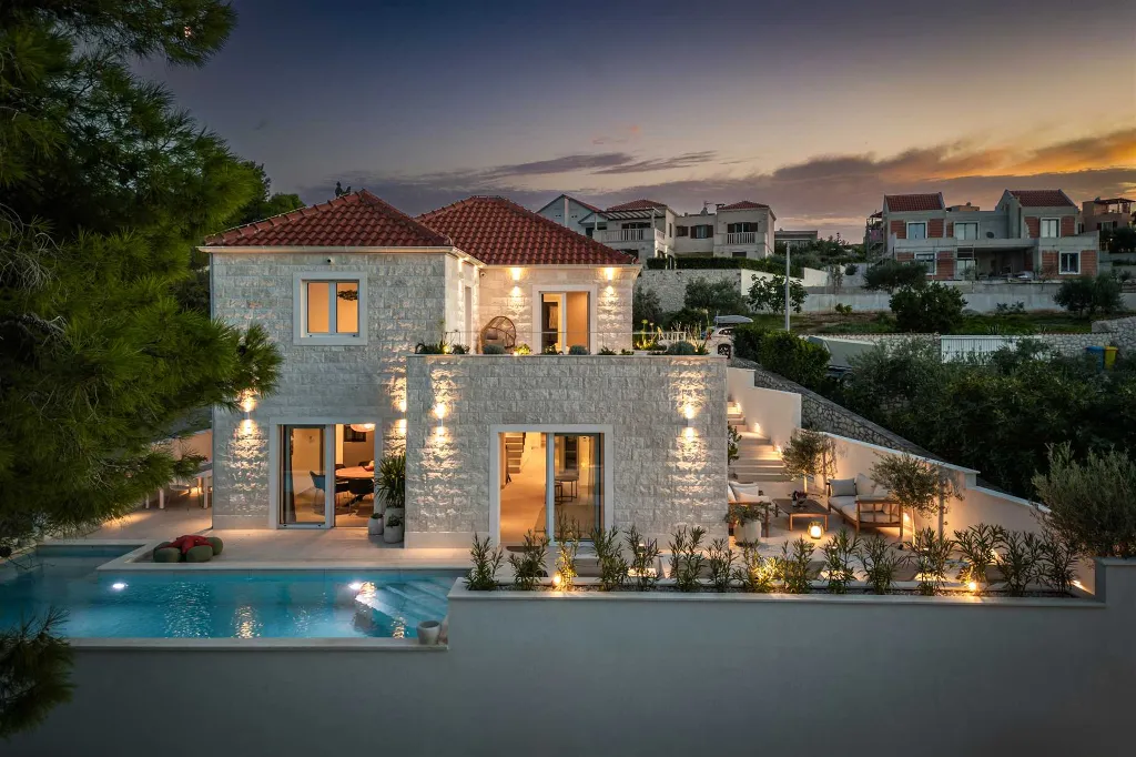 4-Bedroom Villa with Heated Pool in Splitska