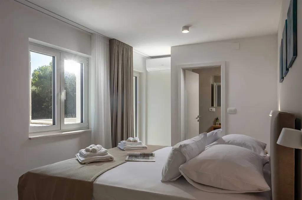 4-Bedroom Villa with Heated Pool in Splitska