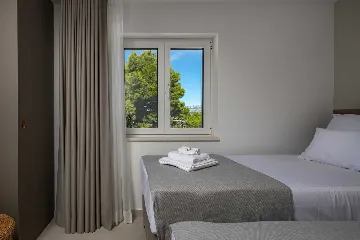 4-Bedroom Villa with Heated Pool in Splitska