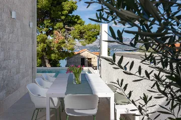 4-Bedroom Villa with Heated Pool in Splitska