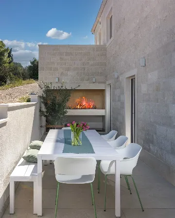 4-Bedroom Villa with Heated Pool in Splitska