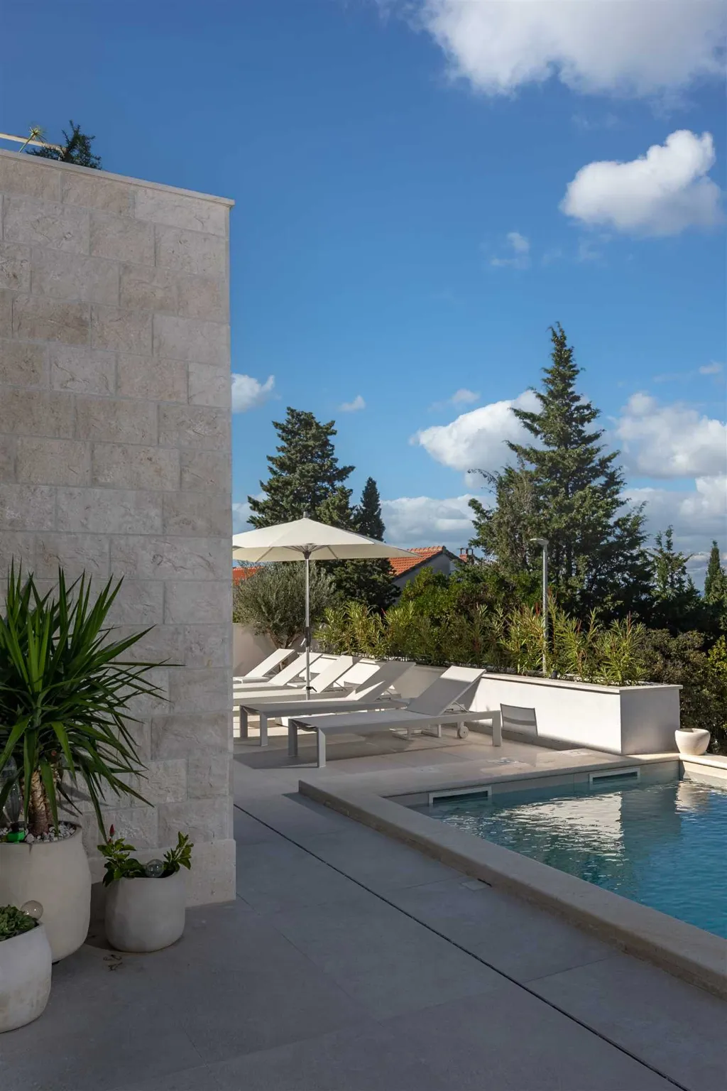 4-Bedroom Villa with Heated Pool in Splitska