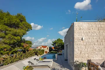 4-Bedroom Villa with Heated Pool in Splitska