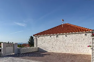 4-Bedroom Villa with Heated Pool in Splitska