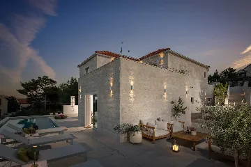 4-Bedroom Villa with Heated Pool in Splitska