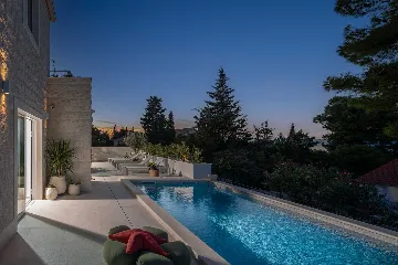 4-Bedroom Villa with Heated Pool in Splitska