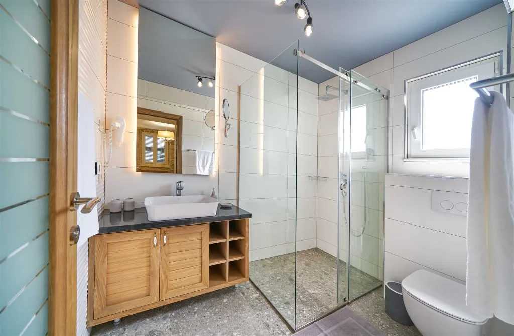 Jesenice 6-Bedroom Villa for 12 Guests