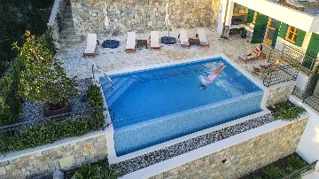 Jesenice 6-Bedroom Villa for 12 Guests