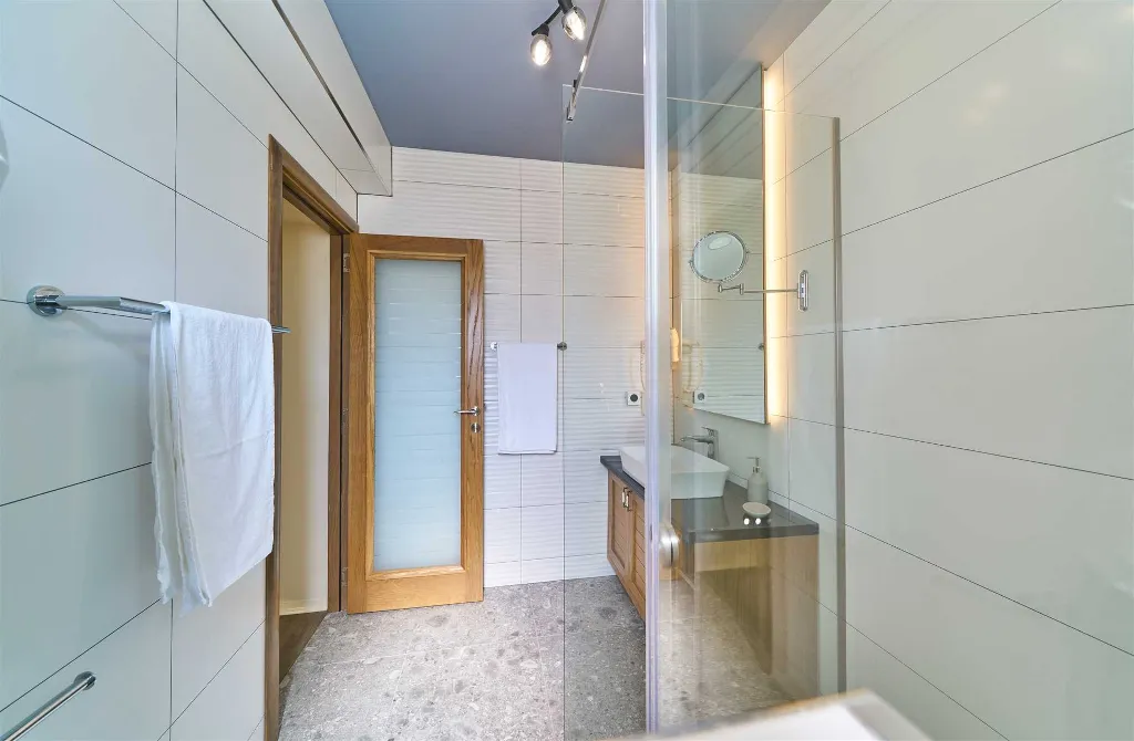 Jesenice 6-Bedroom Villa for 12 Guests