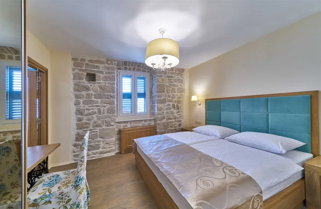 Jesenice 6-Bedroom Villa for 12 Guests